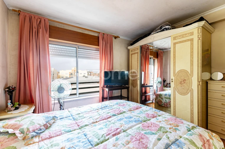 Apartamento T1 para Venda em São Domingos de Rana Foto 11