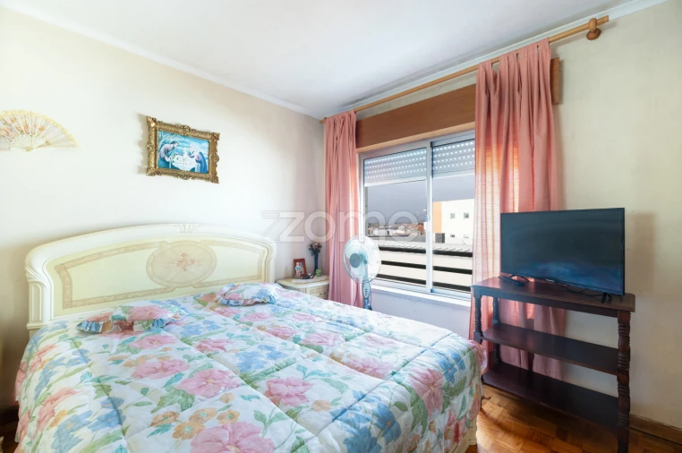 Apartamento T1 para Venda em São Domingos de Rana Foto 12