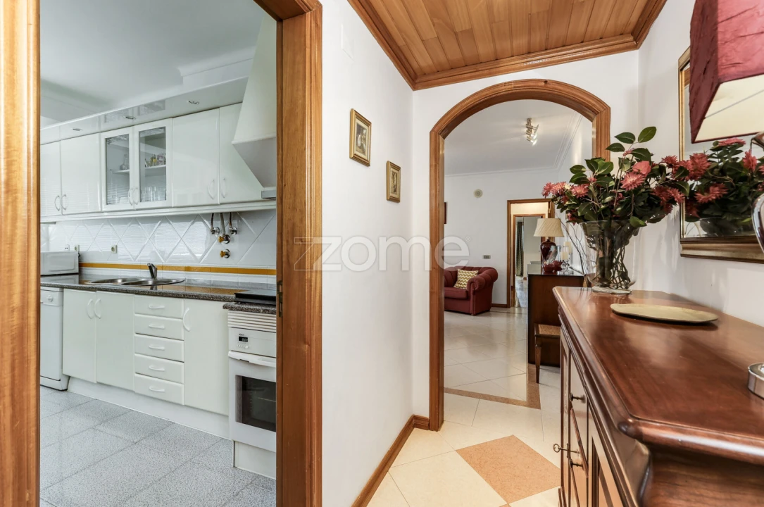 Apartamento T2 para Venda em São Domingos de Rana Foto 6