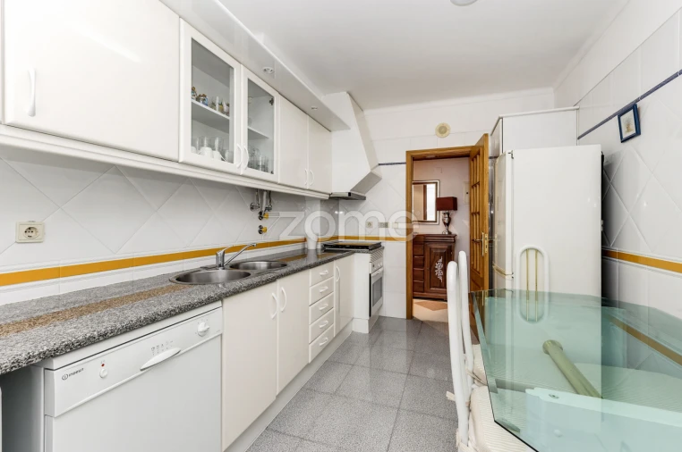 Apartamento T2 para Venda em São Domingos de Rana Foto 8