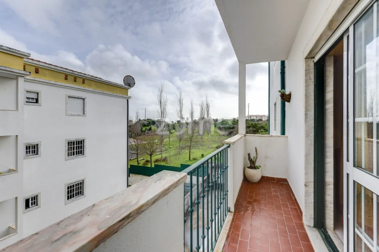 Apartamento T2 para Venda em São Domingos de Rana Foto 3