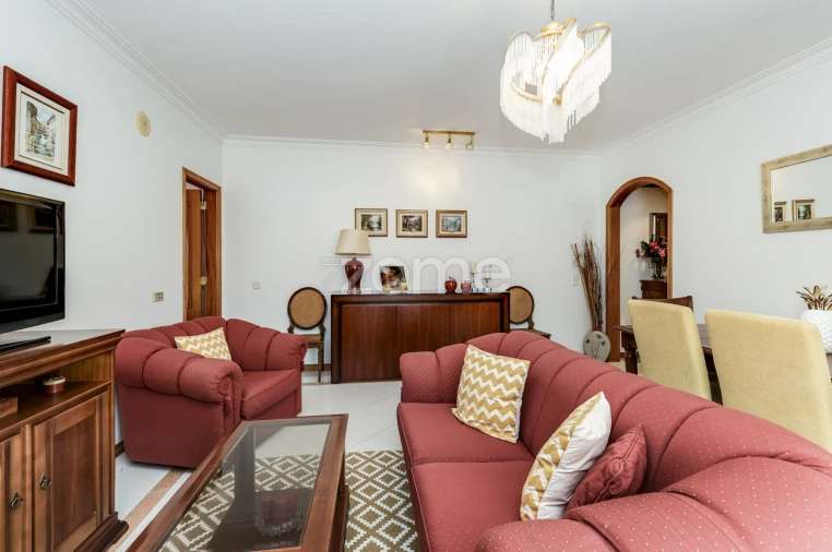 Apartamento T2 para Venda em São Domingos de Rana Foto 4