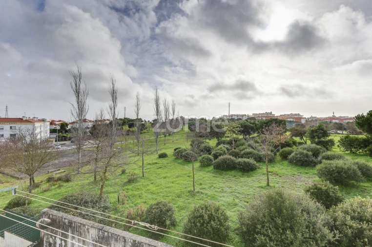Apartamento T2 para Venda em São Domingos de Rana Foto 18