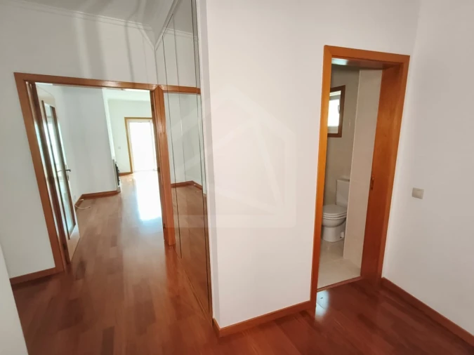 Apartamento T2 para Venda em São João da Madeira Foto 3