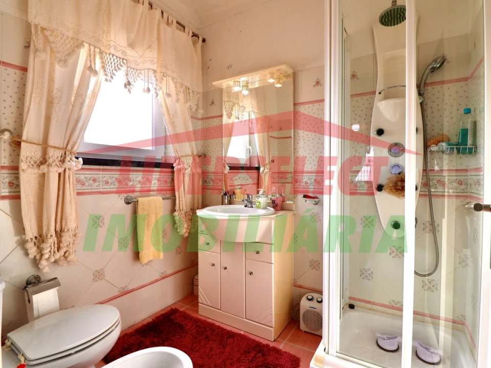 Moradia T4 para Venda em A dos Cunhados e Maceira Foto 20