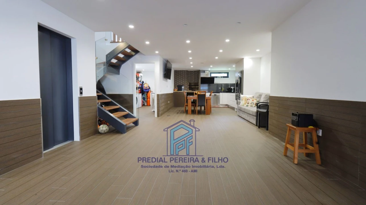 Moradia T5 para Venda em Rio Tinto Foto 7