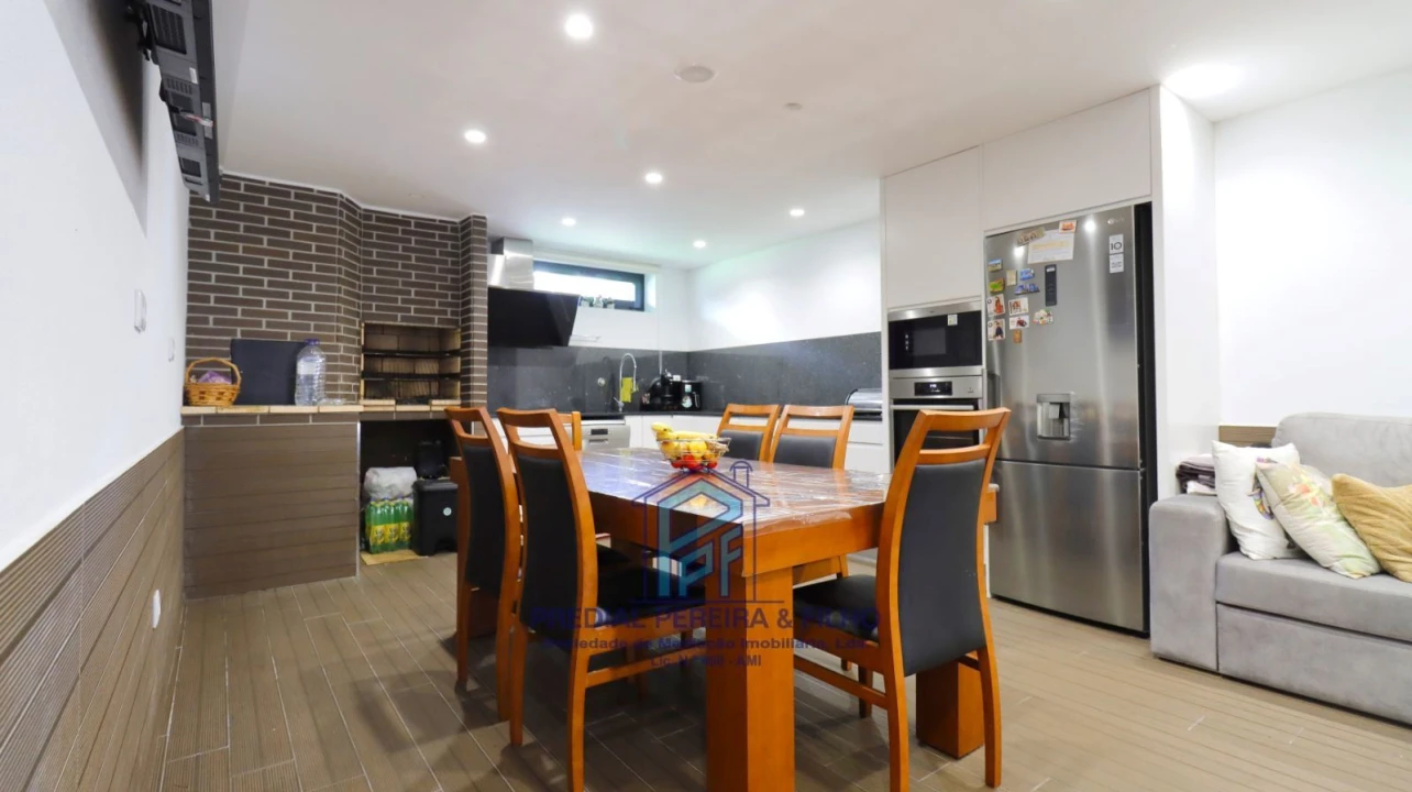 Moradia T5 para Venda em Rio Tinto Foto 8