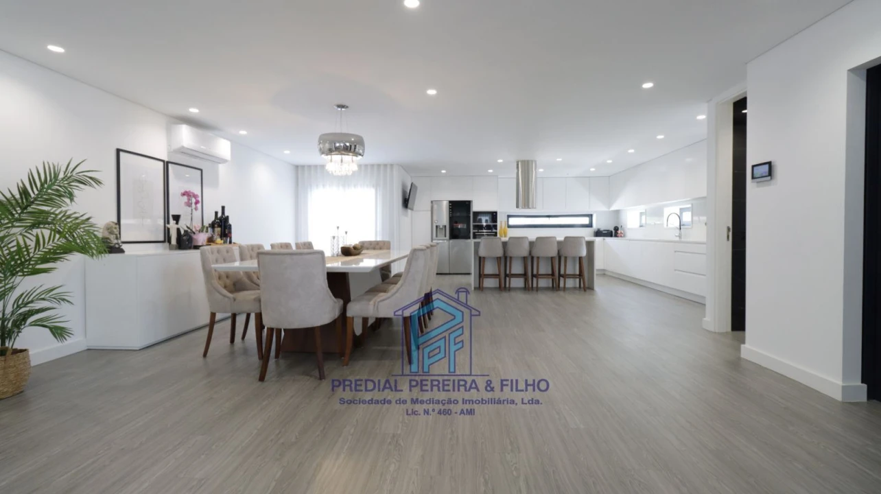 Moradia T5 para Venda em Rio Tinto Foto 14