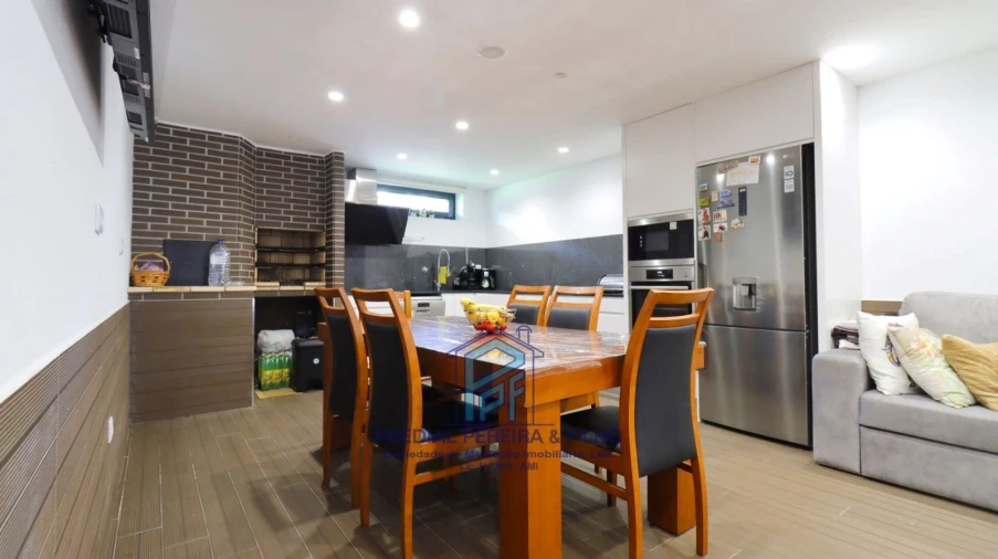 Moradia T5 para Venda em Rio Tinto Foto 8