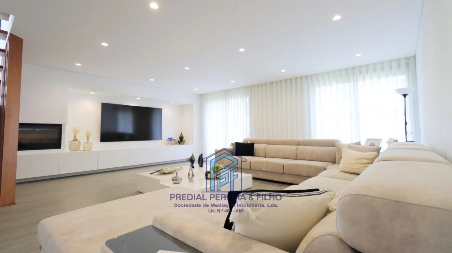 Moradia T5 para Venda em Rio Tinto Foto 12