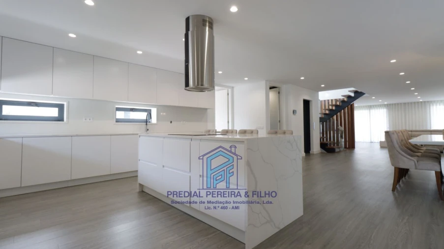 Moradia T5 para Venda em Rio Tinto Foto 16