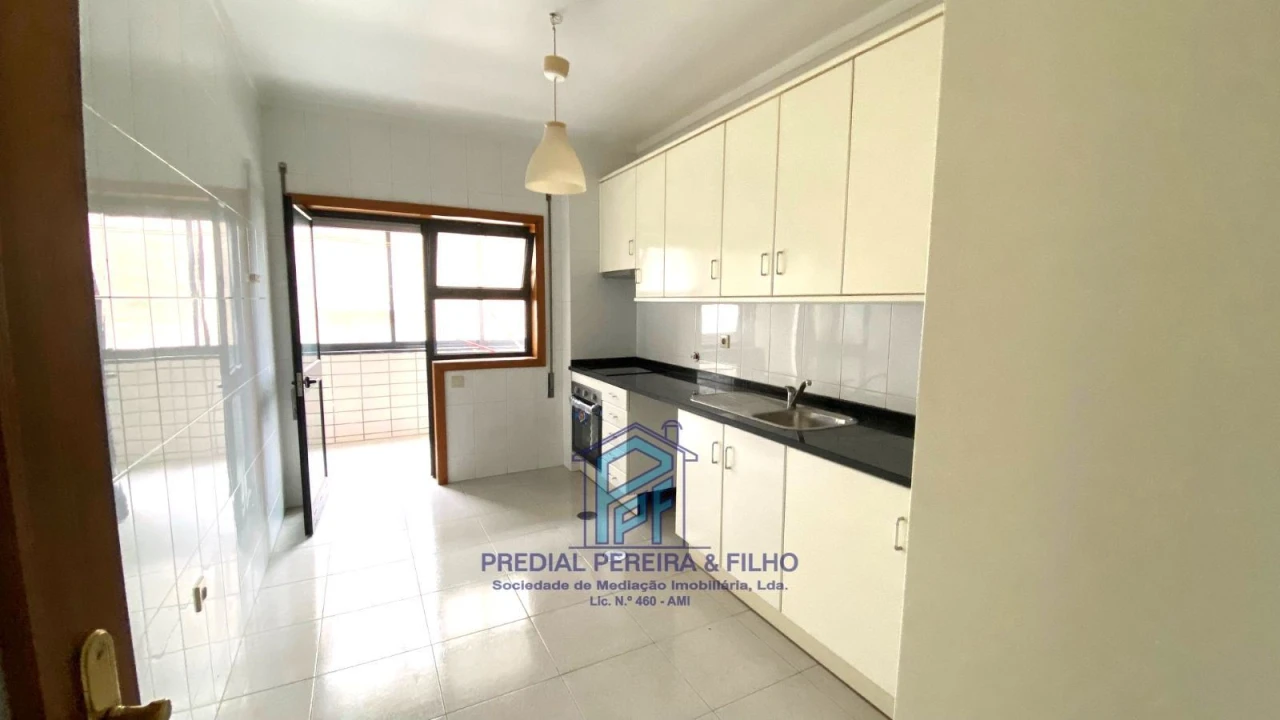 Apartamento T2 para Arrendamento em Rio Tinto Foto 1