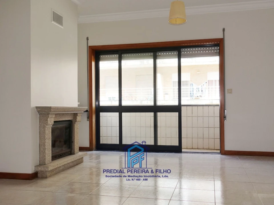 Apartamento T2 para Arrendamento em Rio Tinto Foto 3