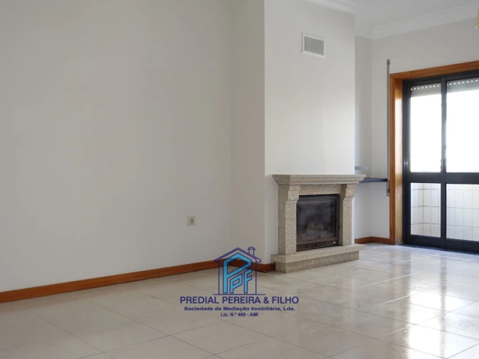 Apartamento T2 para Arrendamento em Rio Tinto Foto 4