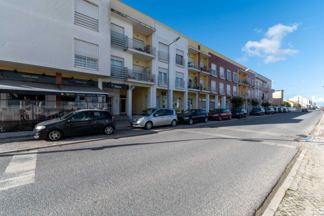 Apartamento T4 para Venda em Atalaia e Alto Estanqueiro-Jardia Foto 1