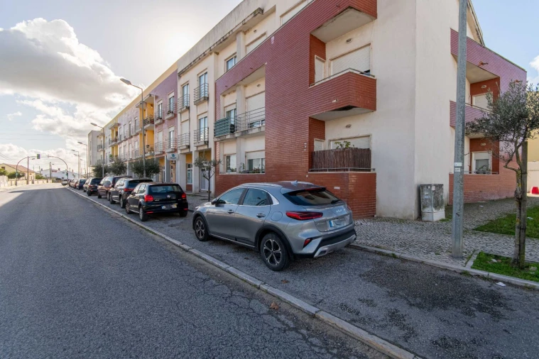 Apartamento T4 para Venda em Atalaia e Alto Estanqueiro-Jardia Foto 3