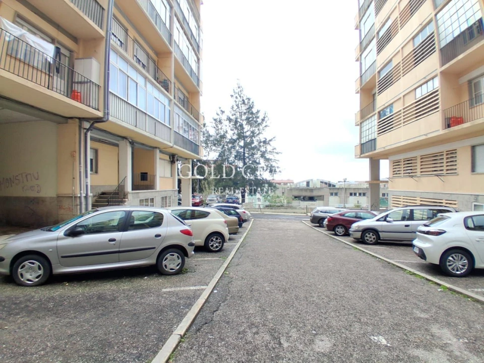 Apartamento T2 para Venda em Queluz e Belas Foto 27