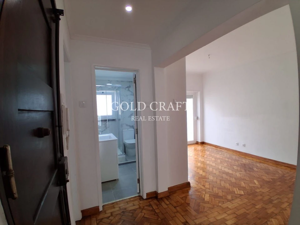 Apartamento T2 para Venda em Queluz e Belas Foto 3