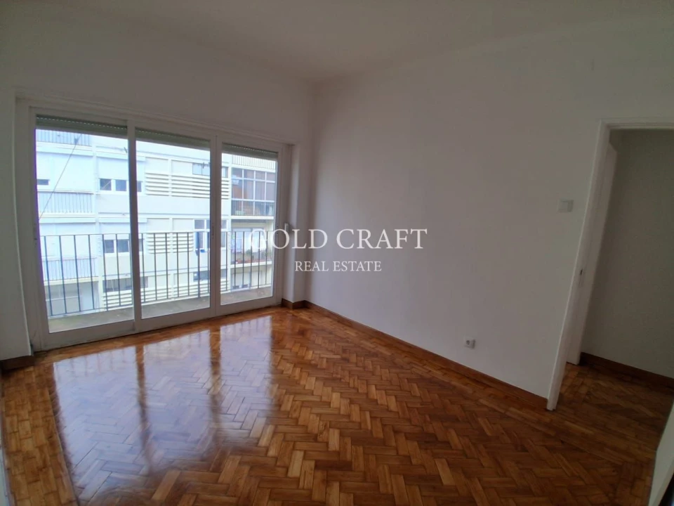 Apartamento T2 para Venda em Queluz e Belas Foto 1