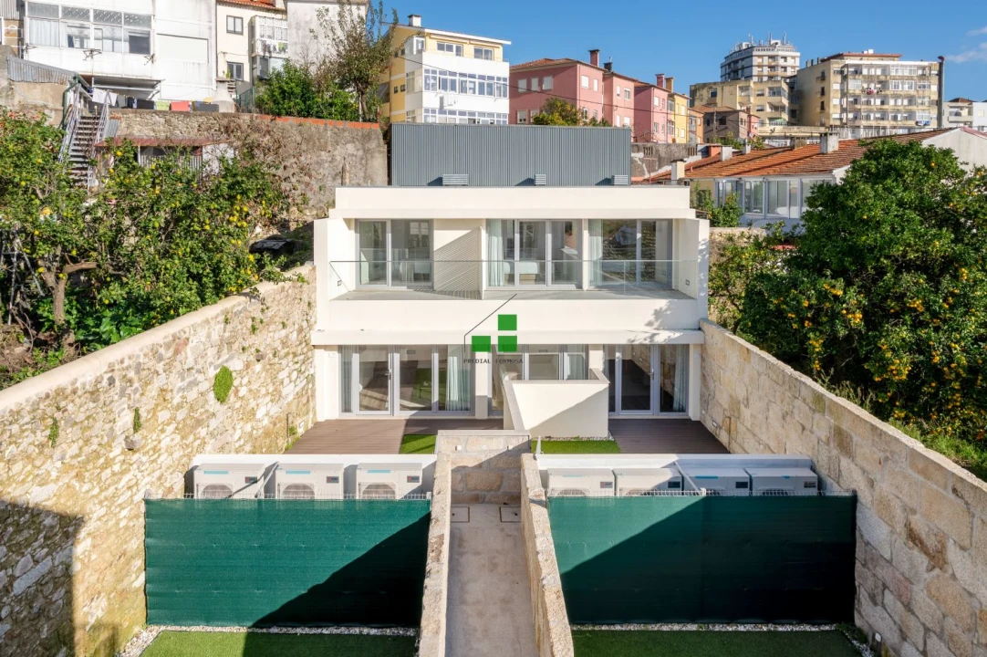 Moradia T2 para Venda em Santa Marinha e São Pedro da Afurada Foto 1