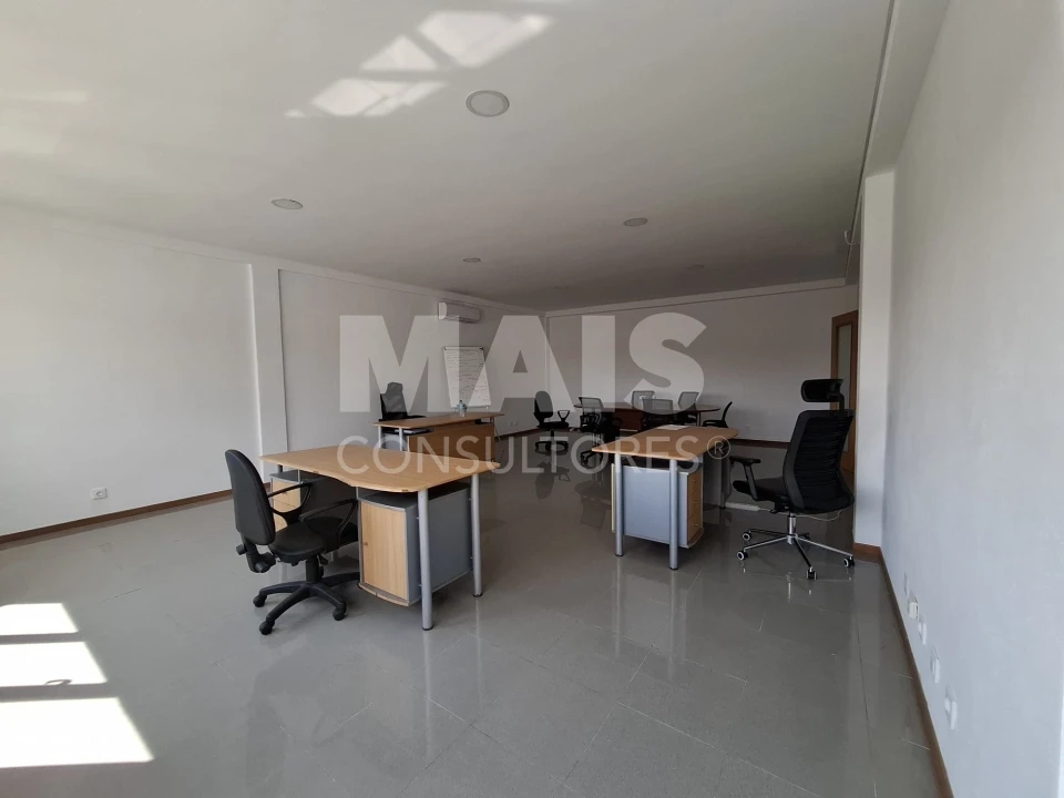 Loja para Venda em Alto do Seixalinho, Santo André e Verderena Foto 10