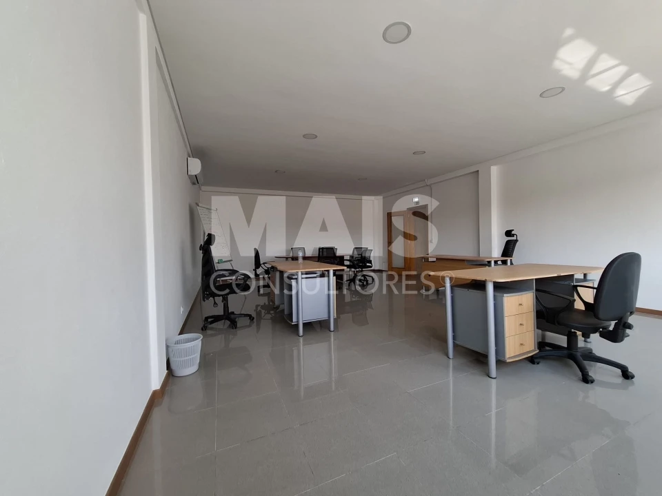 Loja para Venda em Alto do Seixalinho, Santo André e Verderena Foto 4