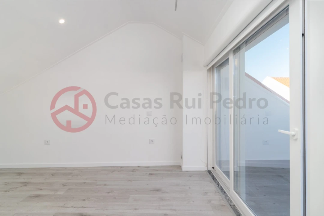 Apartamento T1 para Venda em Alto do Seixalinho, Santo André e Verderena Foto 2