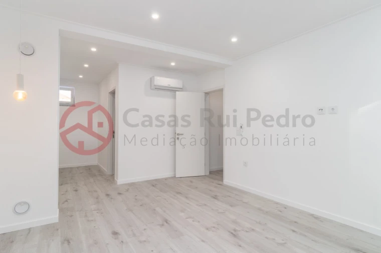 Apartamento T1 para Venda em Alto do Seixalinho, Santo André e Verderena Foto 1