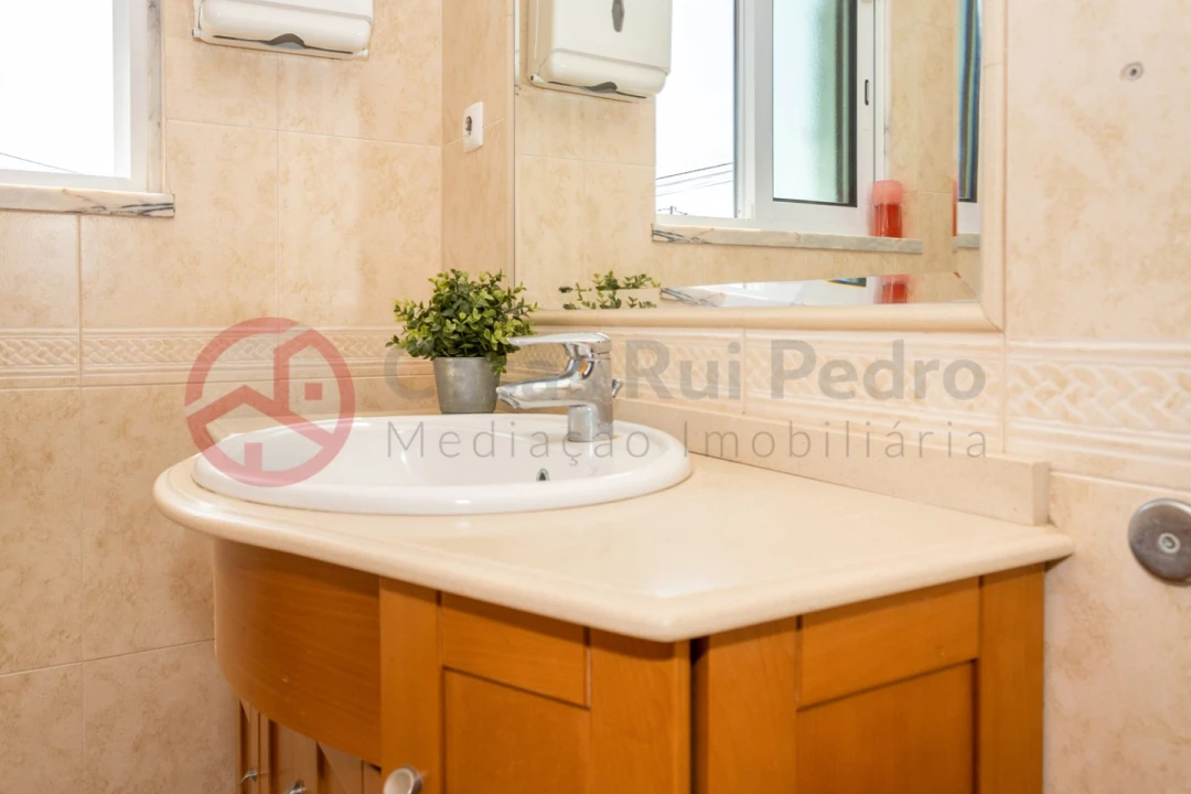Moradia T5 para Venda em Fernao Ferro Foto 21