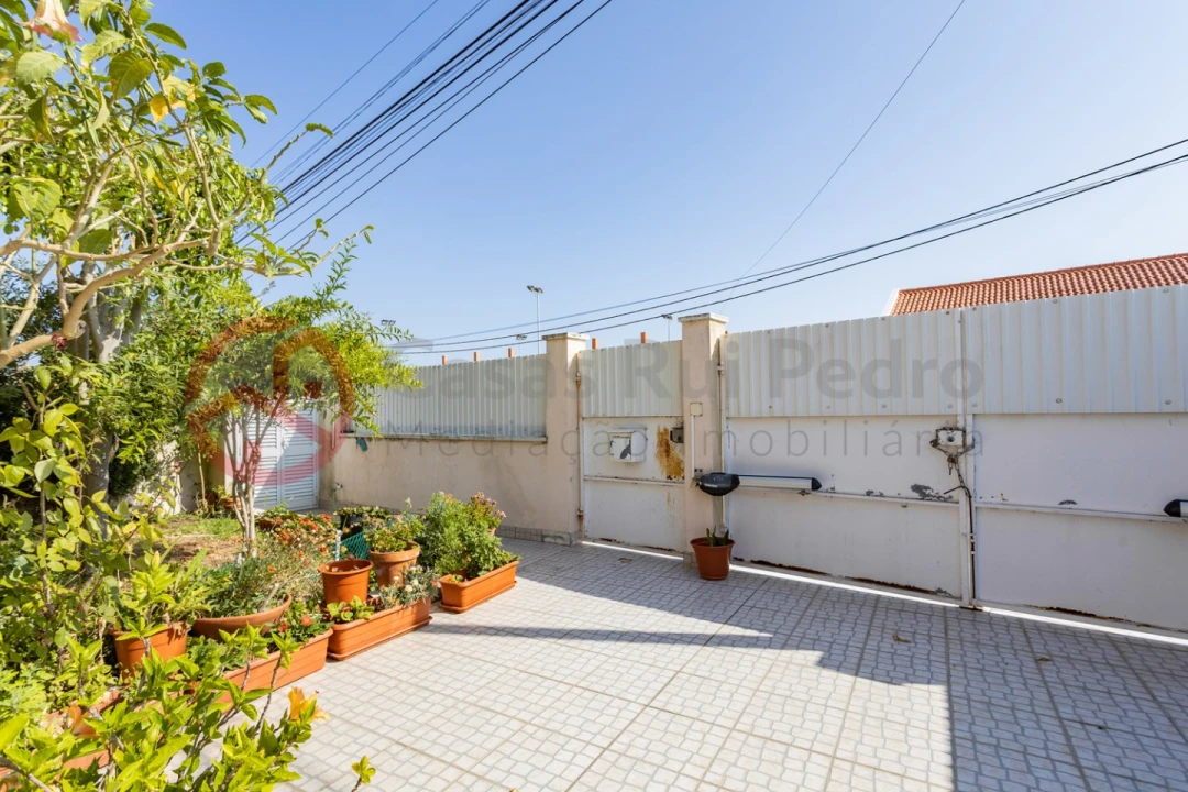 Moradia T5 para Venda em Fernao Ferro Foto 26