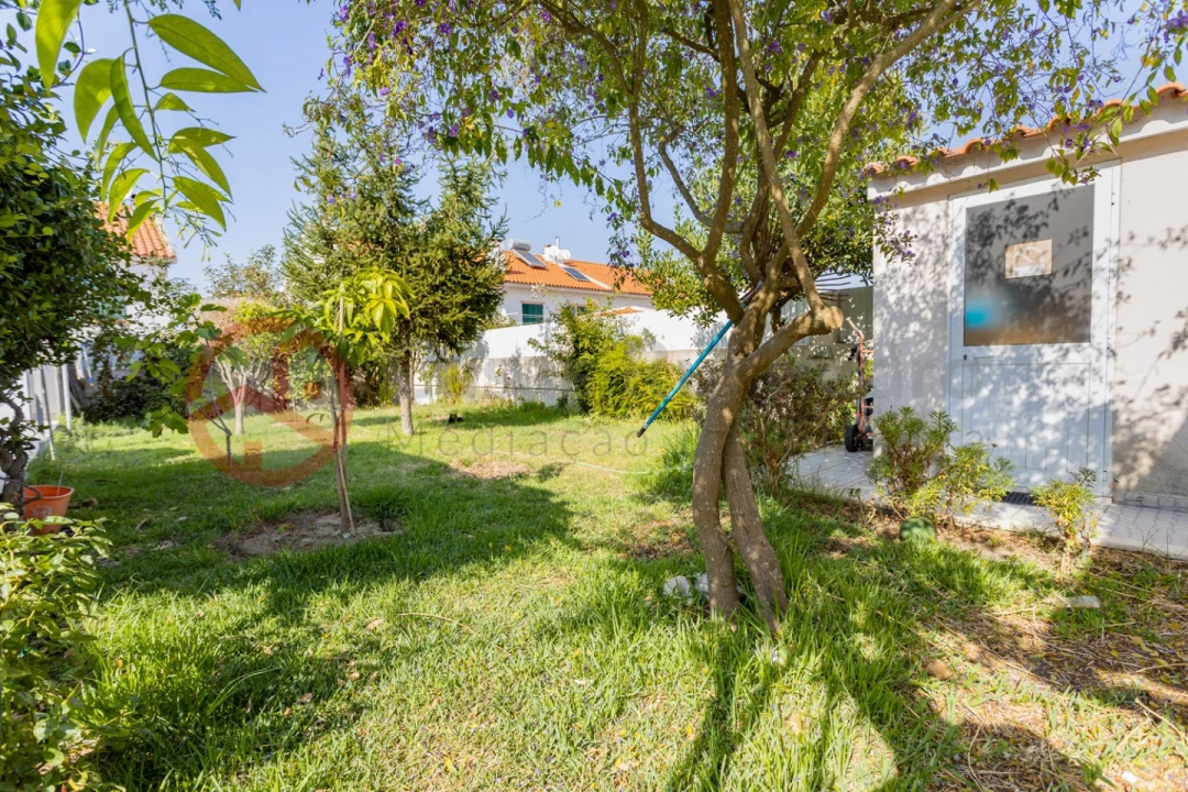 Moradia T5 para Venda em Fernao Ferro Foto 32