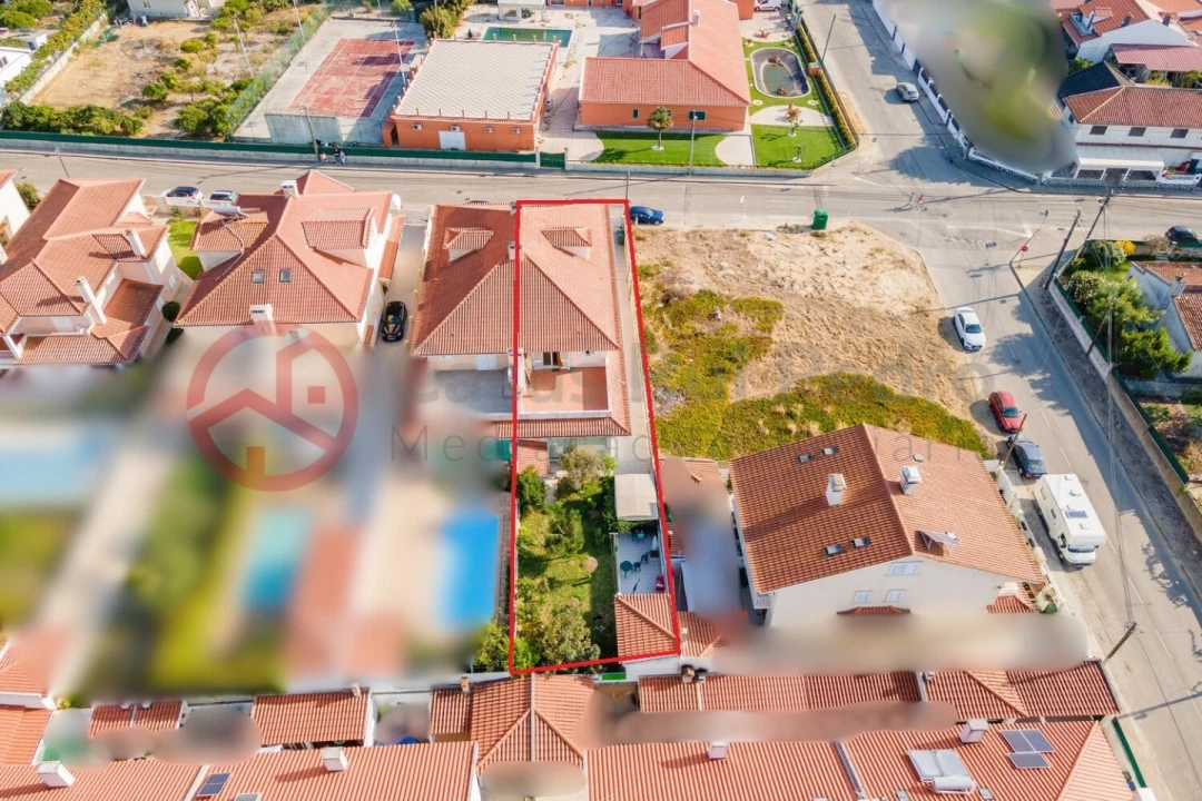 Moradia T5 para Venda em Fernao Ferro Foto 34