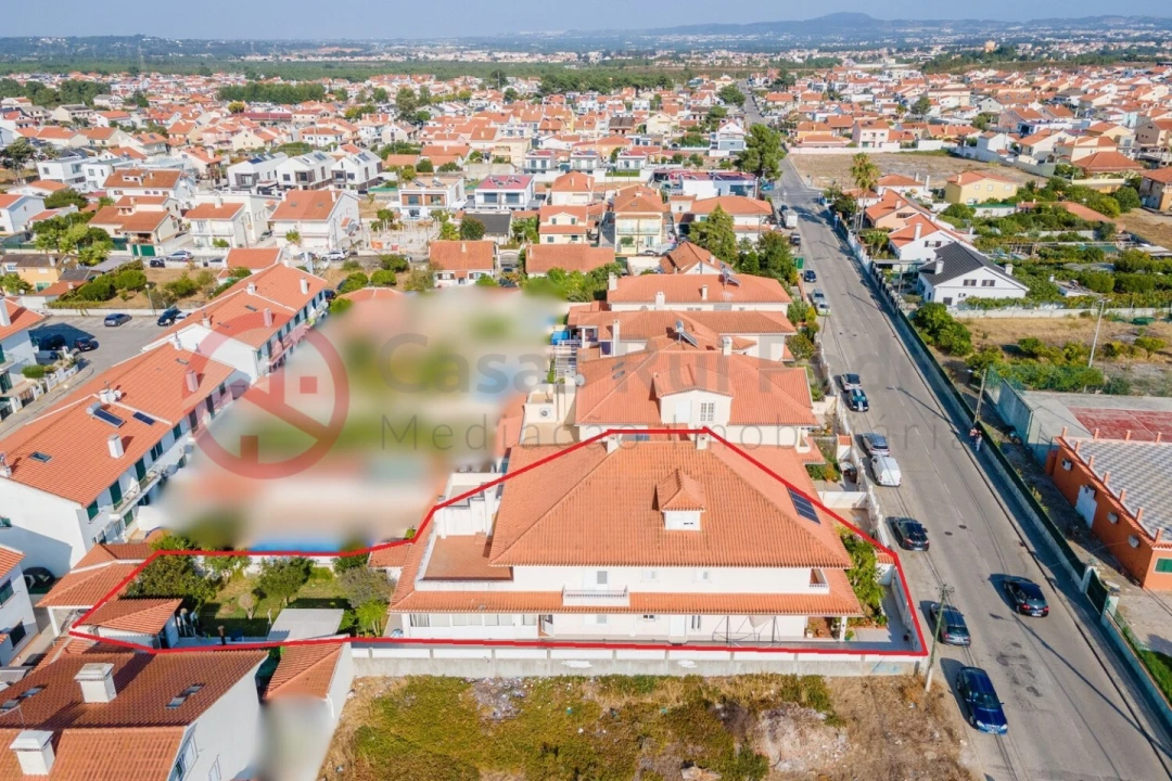 Moradia T5 para Venda em Fernao Ferro Foto 35