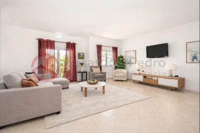 Moradia T5 para Venda em Fernao Ferro