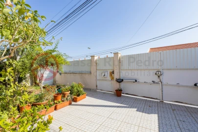 Moradia T5 para Venda em Fernao Ferro