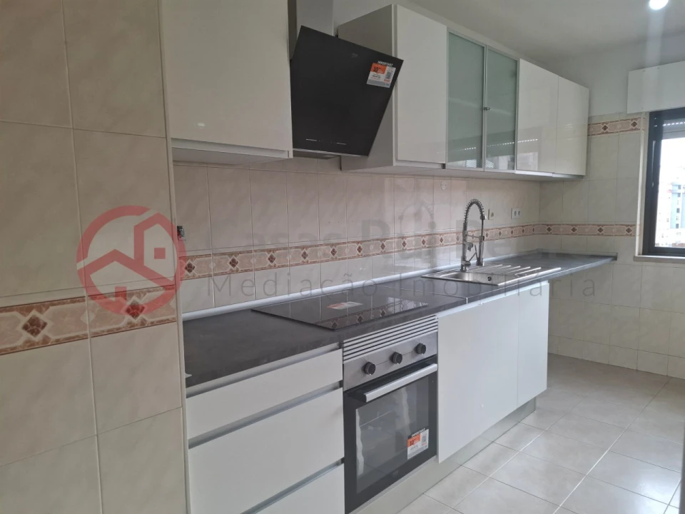 Apartamento T2 para Venda em Algueirão-Mem Martins Foto 1