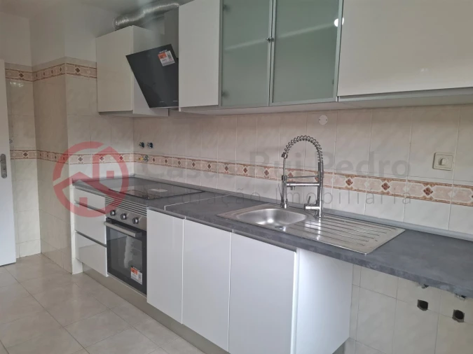 Apartamento T2 para Venda em Algueirão-Mem Martins Foto 2