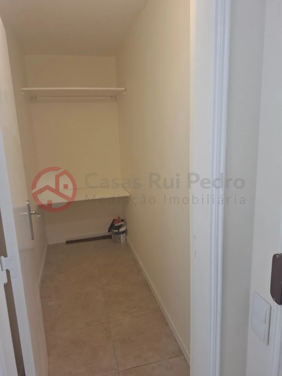 Apartamento T2 para Venda em Algueirão-Mem Martins Foto 4