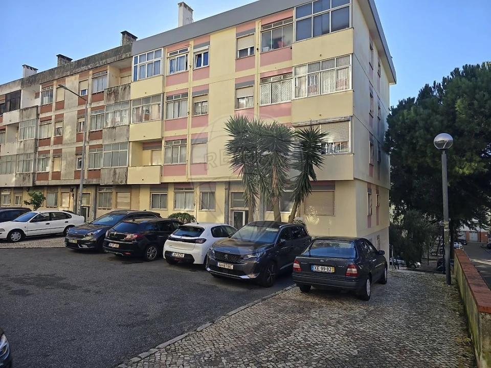 Apartamento T3 para Venda em Massamá e Monte Abraão Foto 16