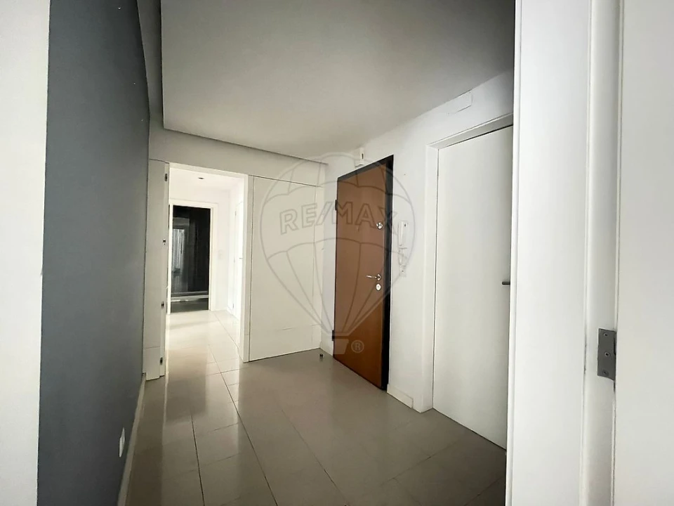 Apartamento T3 para Venda em Carnaxide e Queijas Foto 24