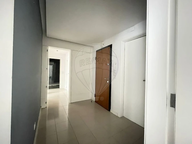 Apartamento T3 para Venda em Carnaxide e Queijas Foto 24