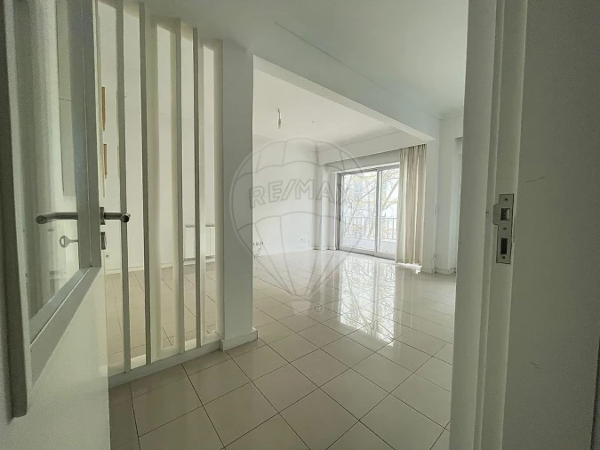 Apartamento T3 para Venda em Carnaxide e Queijas Foto 8