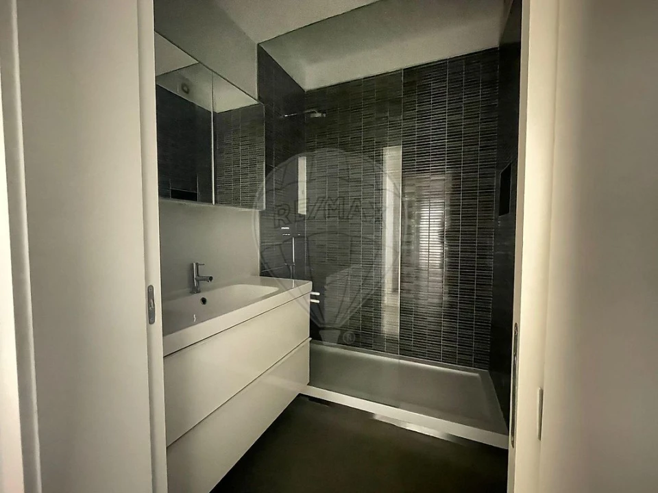 Apartamento T3 para Venda em Carnaxide e Queijas Foto 32