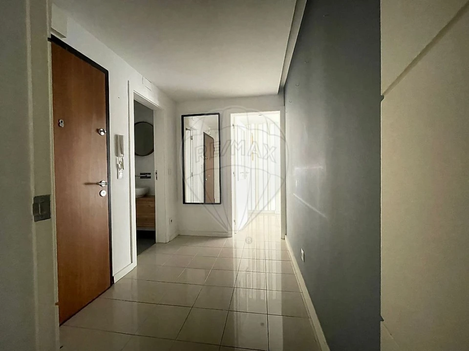 Apartamento T3 para Venda em Carnaxide e Queijas Foto 2