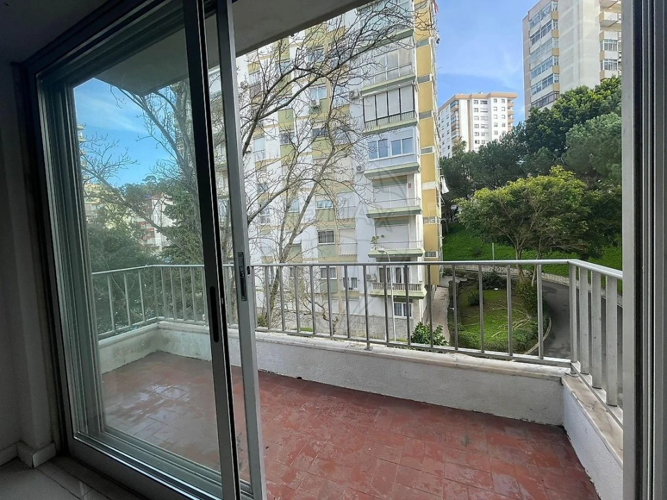 Apartamento T3 para Venda em Carnaxide e Queijas Foto 14