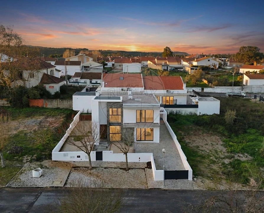 Moradia T4 para Venda em Ramalhal Foto 2