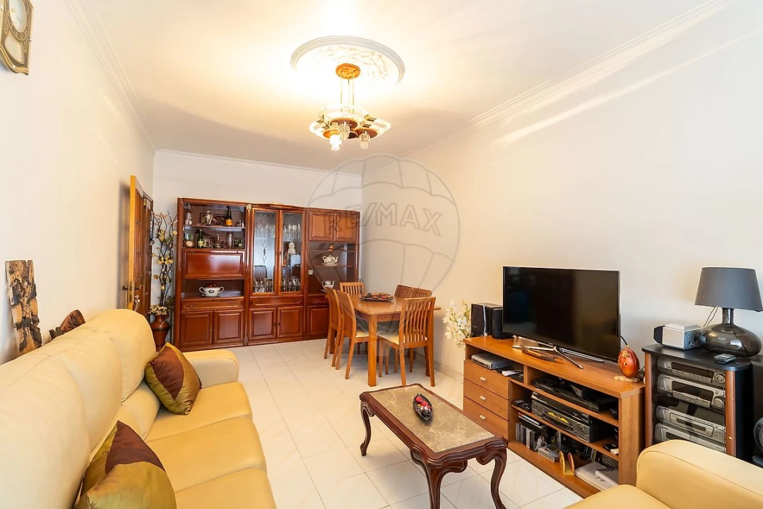 Apartamento T3 para Venda em Póvoa de Santa Iria e Forte da Casa Foto 3