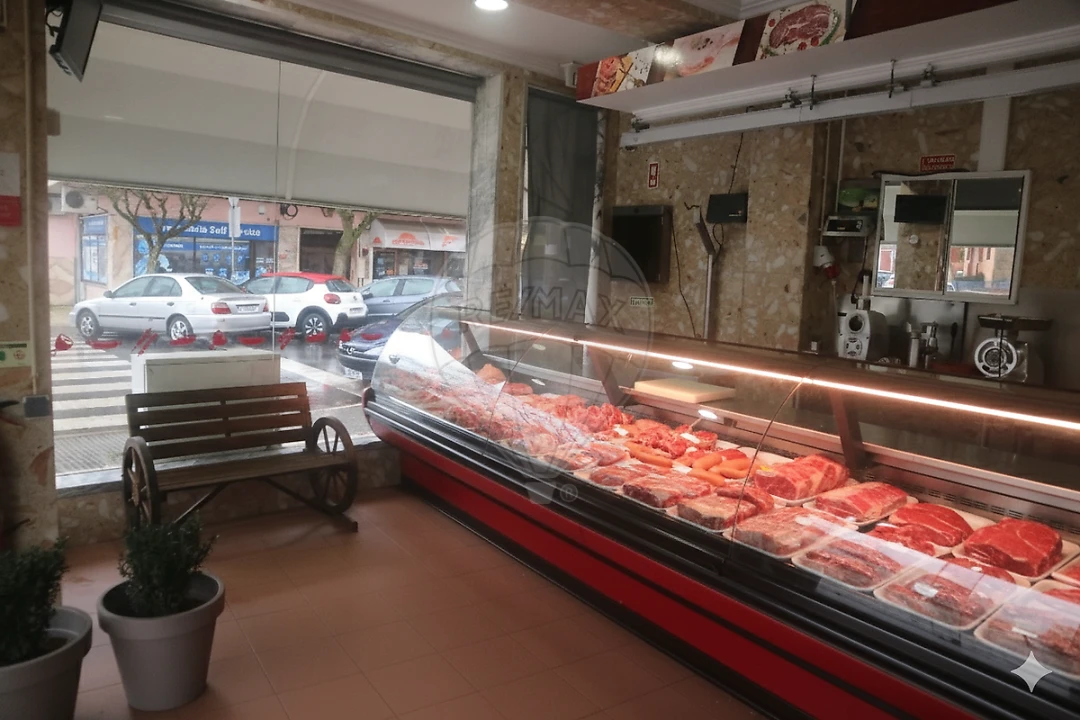 Negócio para Venda em Alverca do Ribatejo e Sobralinho Foto 1