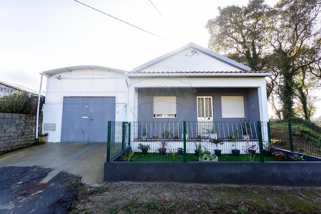 Moradia T2 para Venda em Ouca Foto 1