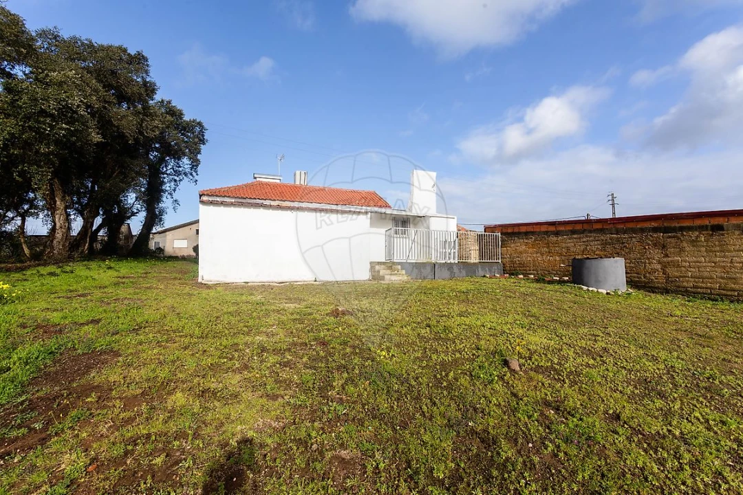 Moradia T2 para Venda em Ouca Foto 21